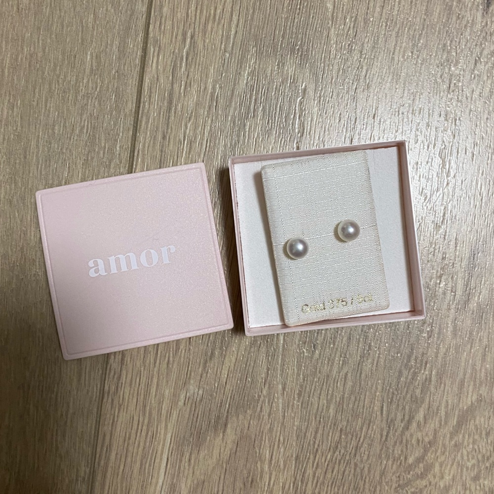 Amor Pearl Stud Earrings
